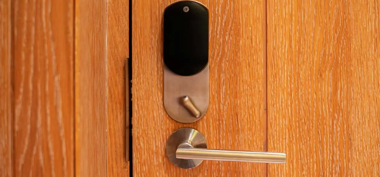 Automatic Locking Door Knob Orcutt